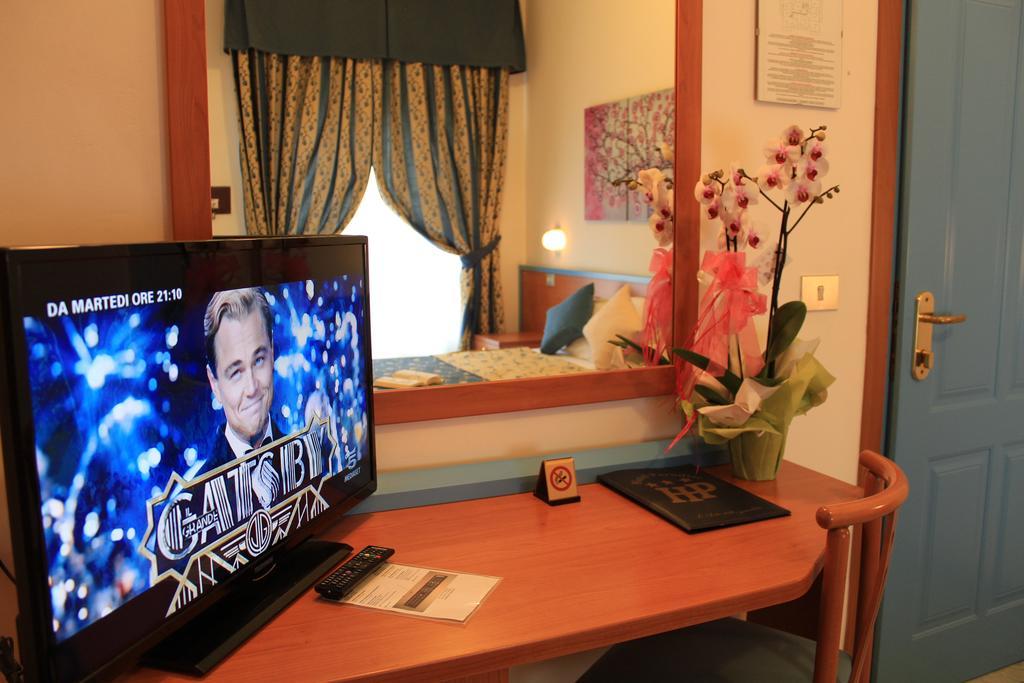 Hotel Paradise ファーノ エクステリア 写真
